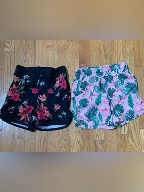 2 Old Navy Boys 6/7 Swim Trunks, Lined UFP 50, Flamingo & Black Floral Like New